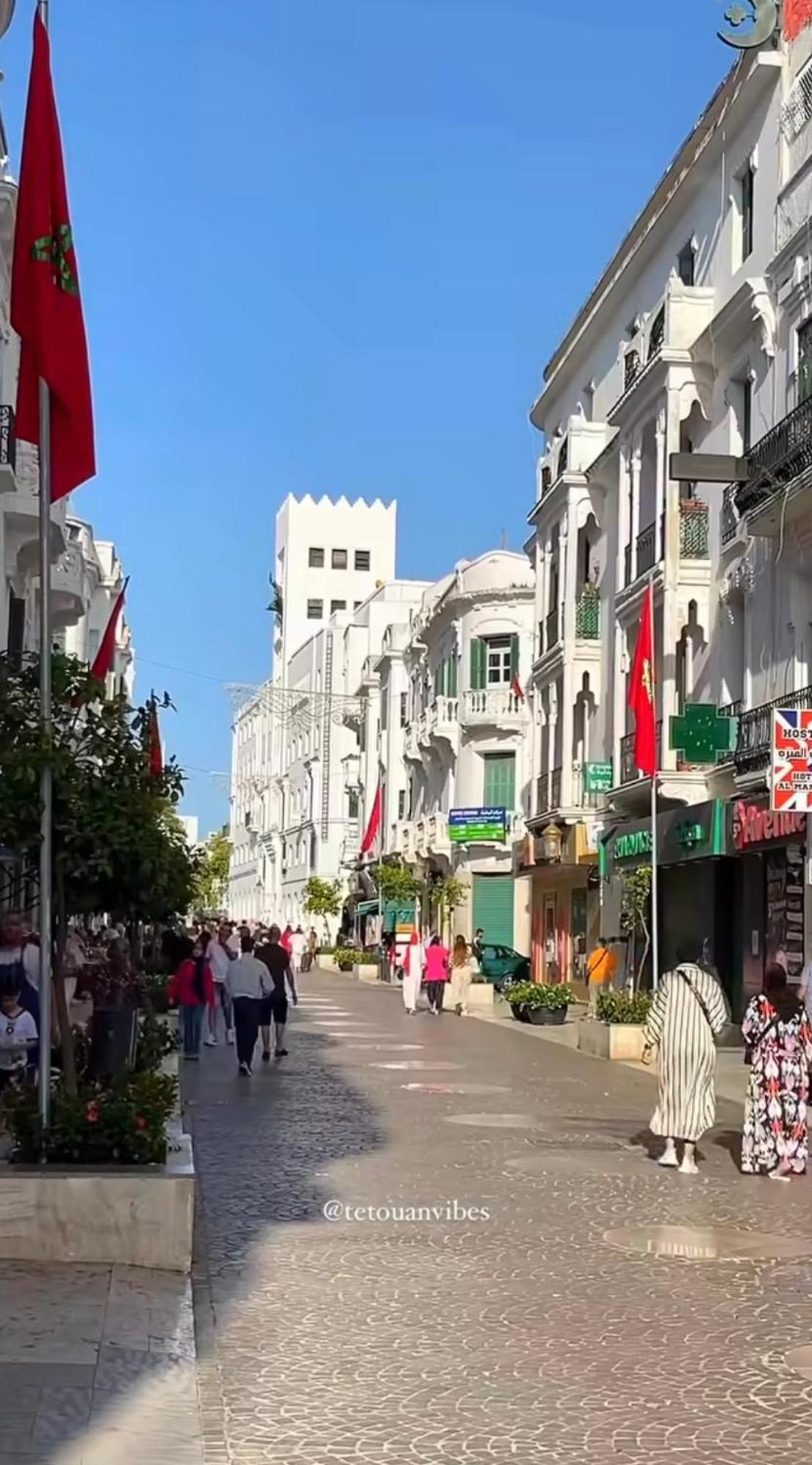 Joli Appart Avec Terrasse Au Centre Ville Tetouan Exterior photo